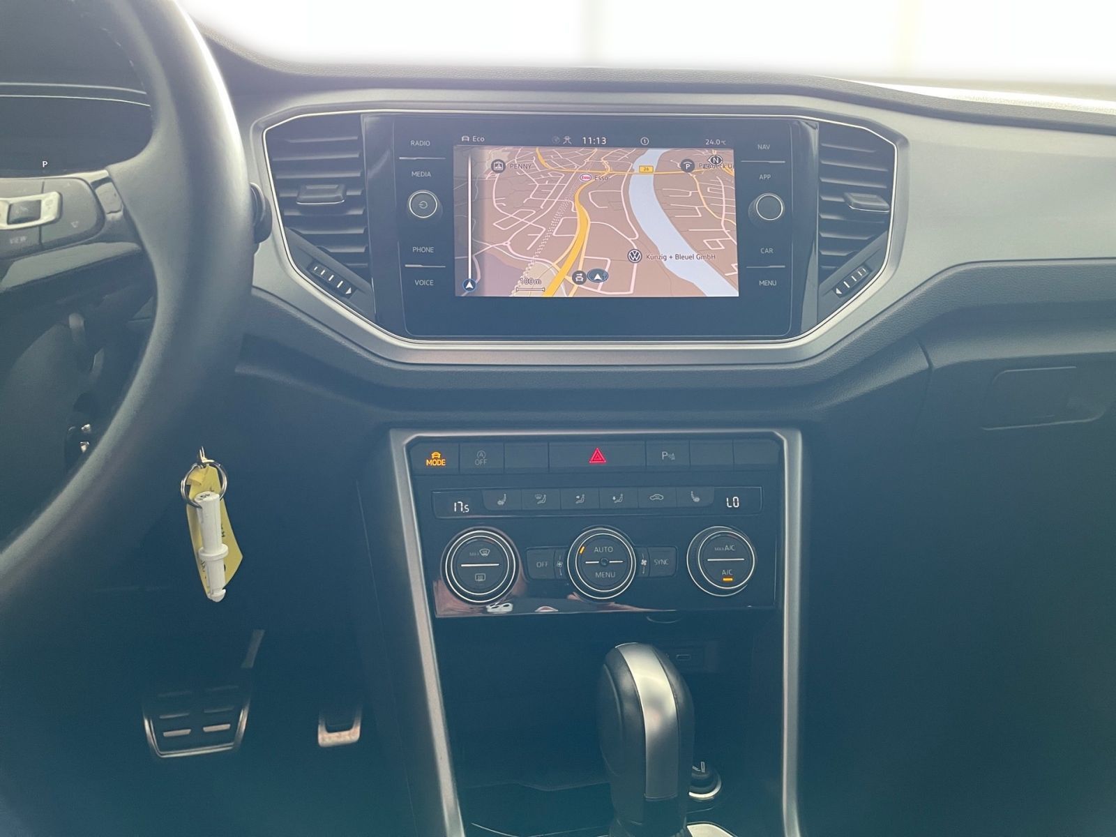 Volkswagen T-Roc 1.5 TSI Active - Samsaru's Car Outlet