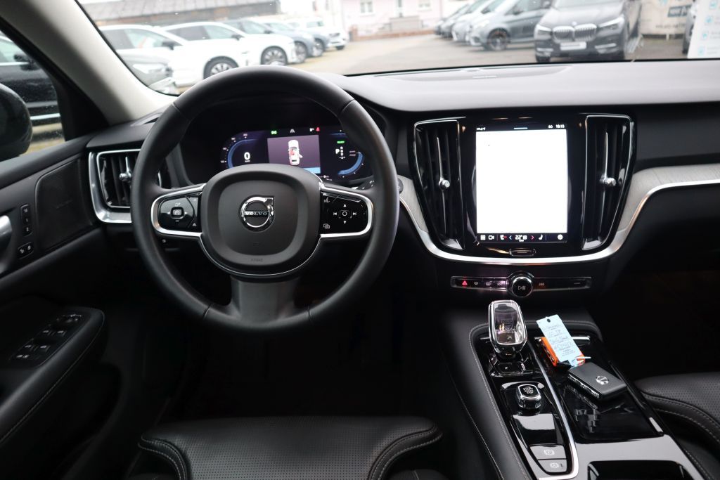 Volvo V60 T8 AWD Recharge Plus Dark|AHK|PANO|NAVI|SHZ