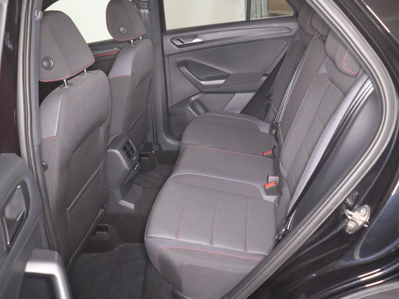 Volkswagen T-Roc R-Line - Samsaru's Car Outlet