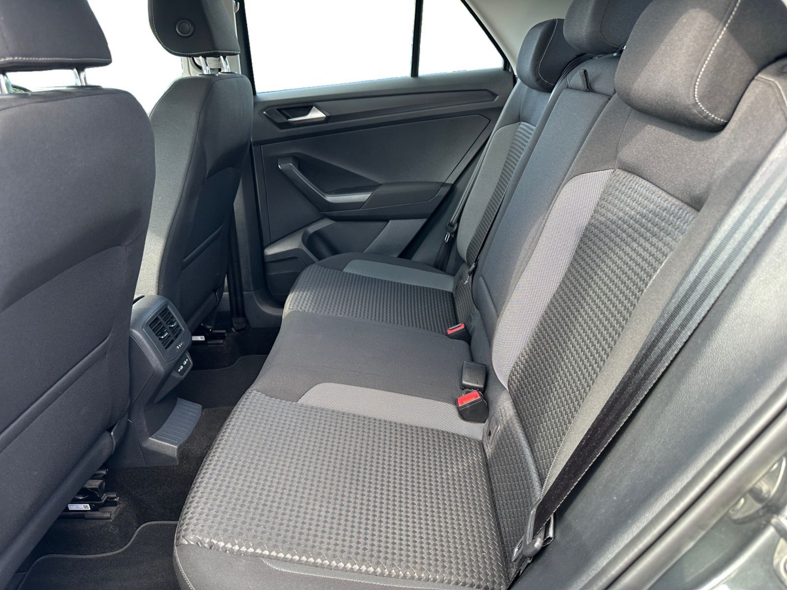 Volkswagen T-Roc 1.0 TSI ACTIVE - Samsaru's Car Outlet