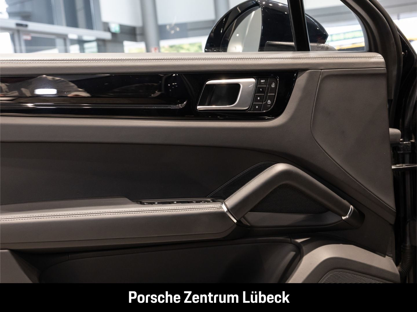 Porsche Cayenne S Coupe Hinterachslenkung Head-Up