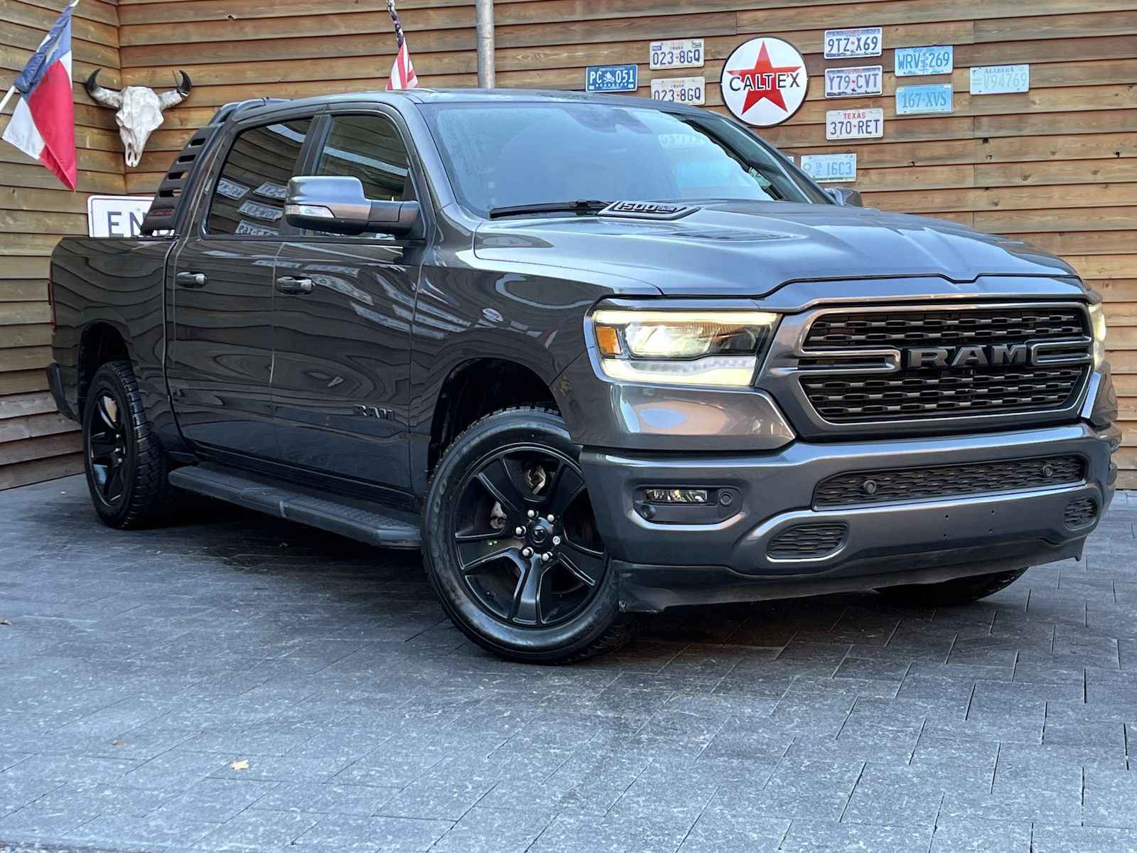 Dodge RAM 1500 SPORT 5,7L Pano 4x4 LPG 12´´ Navi AHK