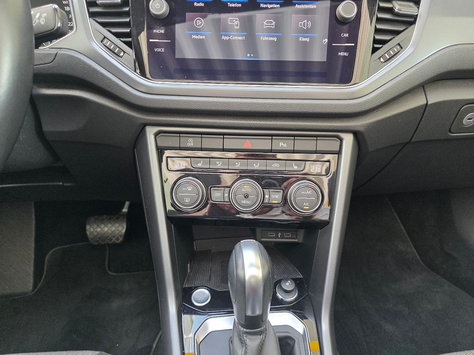 Volkswagen T-Roc Style - Samsaru's Car Outlet