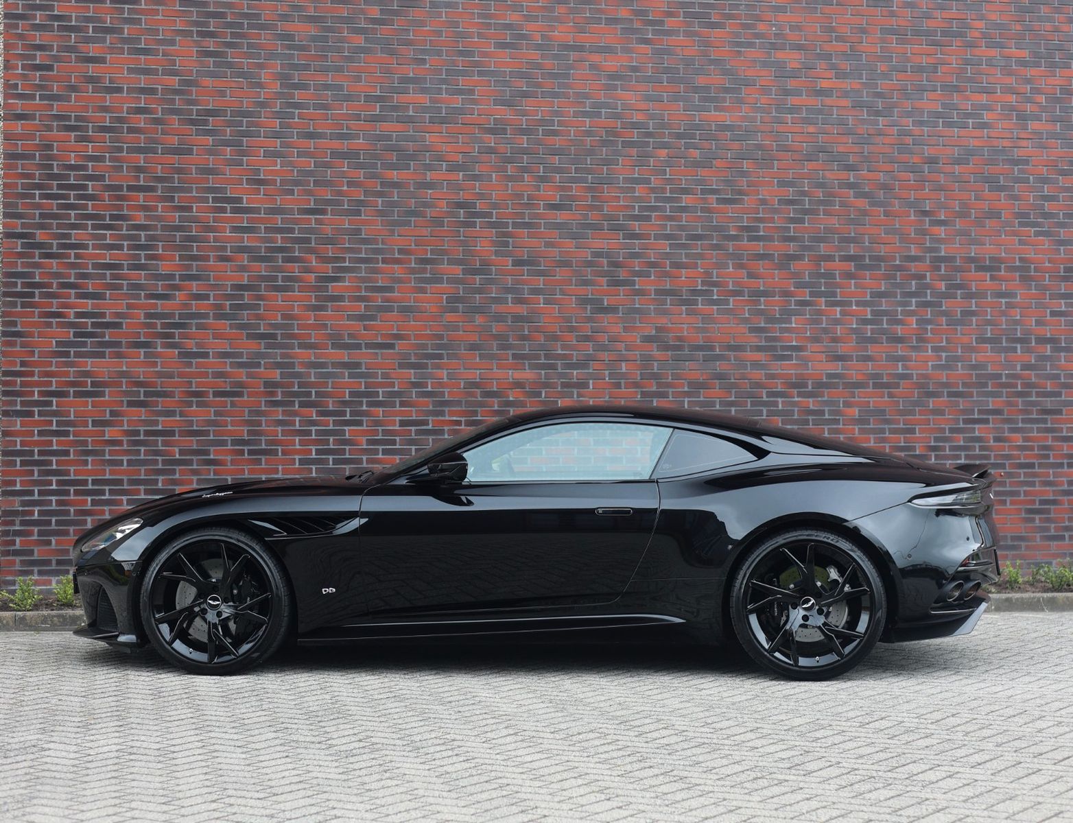 Aston Martin DBS Superleggera 5.2 V12 | B&O - Carbon