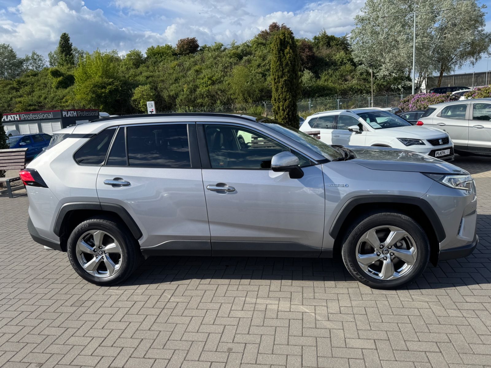 Toyota RAV 4 RAV4 Hybrid 4x4 Lounge - Samsaru's Car Outlet