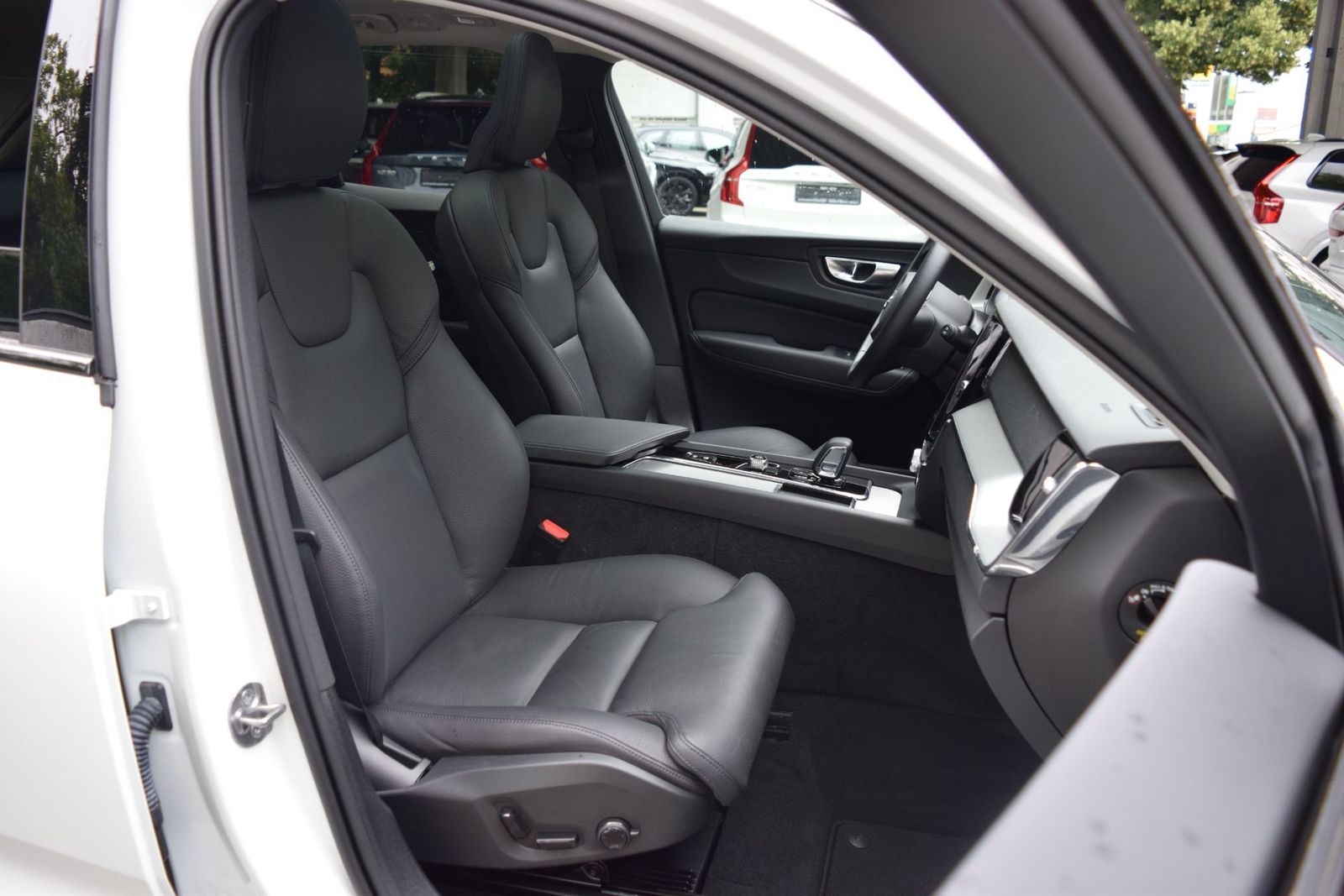Volvo XC60 T8 AWD Plus - Samsaru's Car Outlet