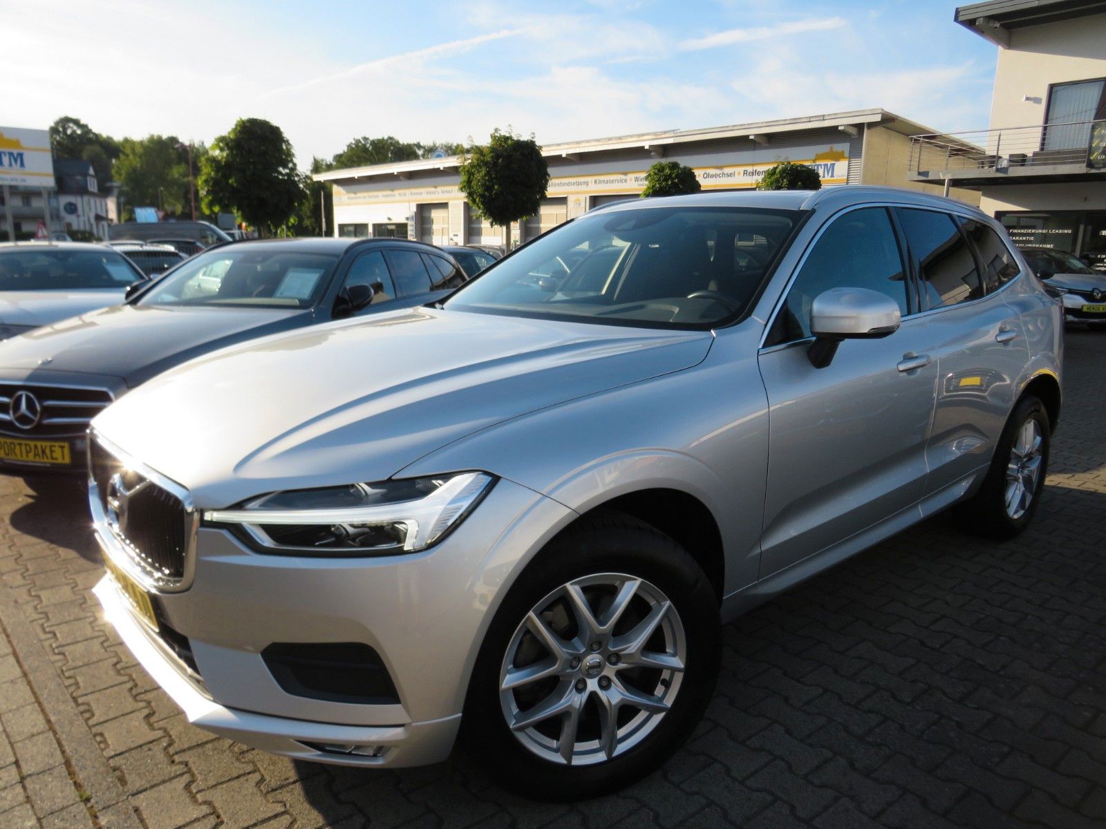 Volvo XC60 Momentum Pro AWD *PANO *AHK *KAMERA