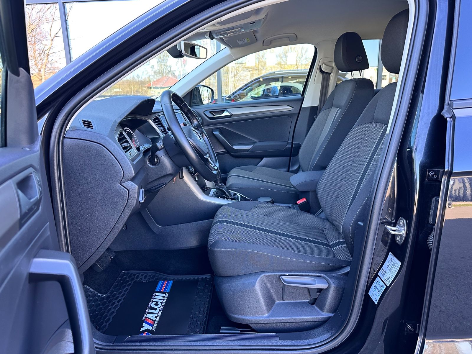 Volkswagen T-Roc 2.0 TDI SCR DSG Style - Samsaru's Car Outlet