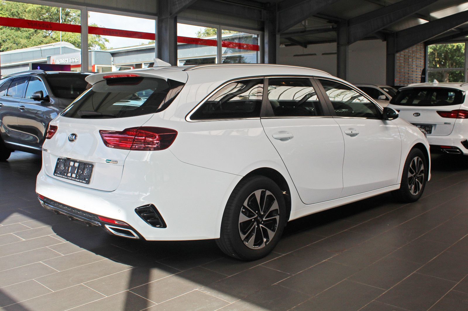 Kia Ceed Sportswagon Plug-in Hybrid Vision - Samsaru's Car Outlet