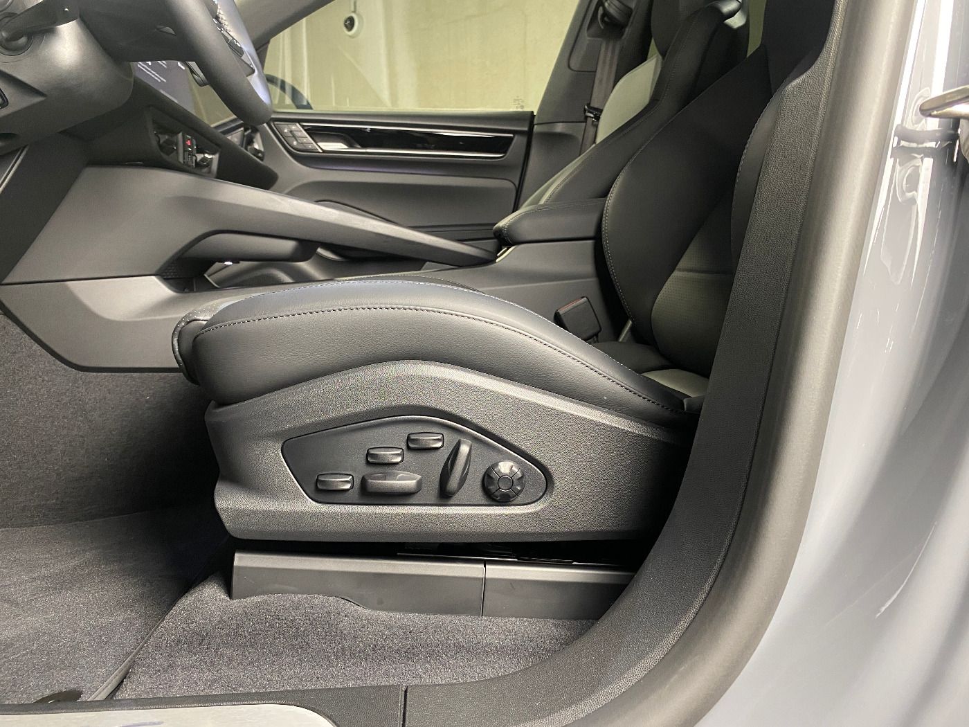 Porsche Macan 4S | Hinterachslenkung | Panorama | AHK |