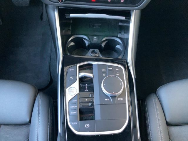 BMW 320 d xDr Lim FACELIFT AHK Navi DigitCockpit LED