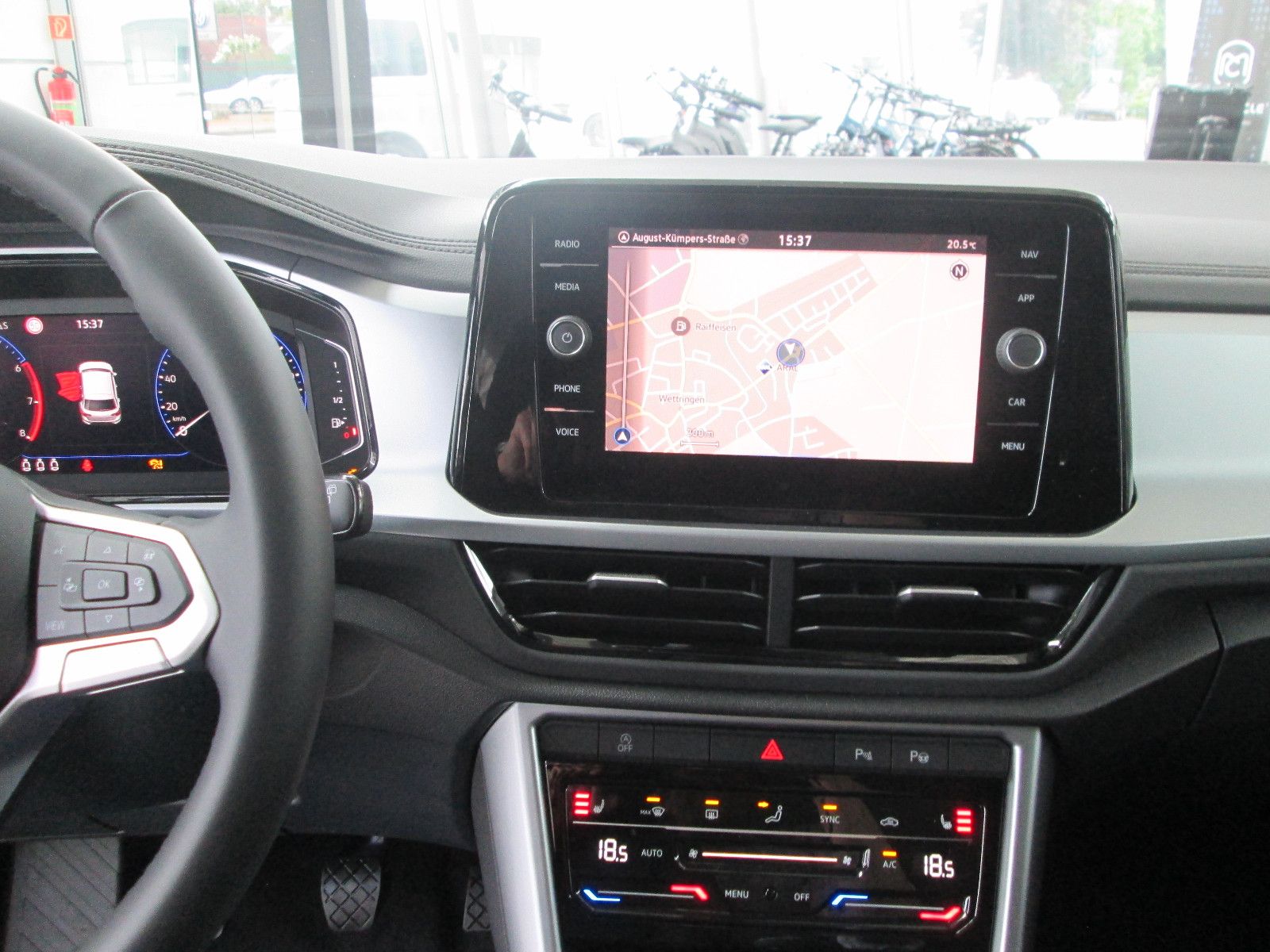 Volkswagen T-Roc Life 110PS TSI - Samsaru's Car Outlet