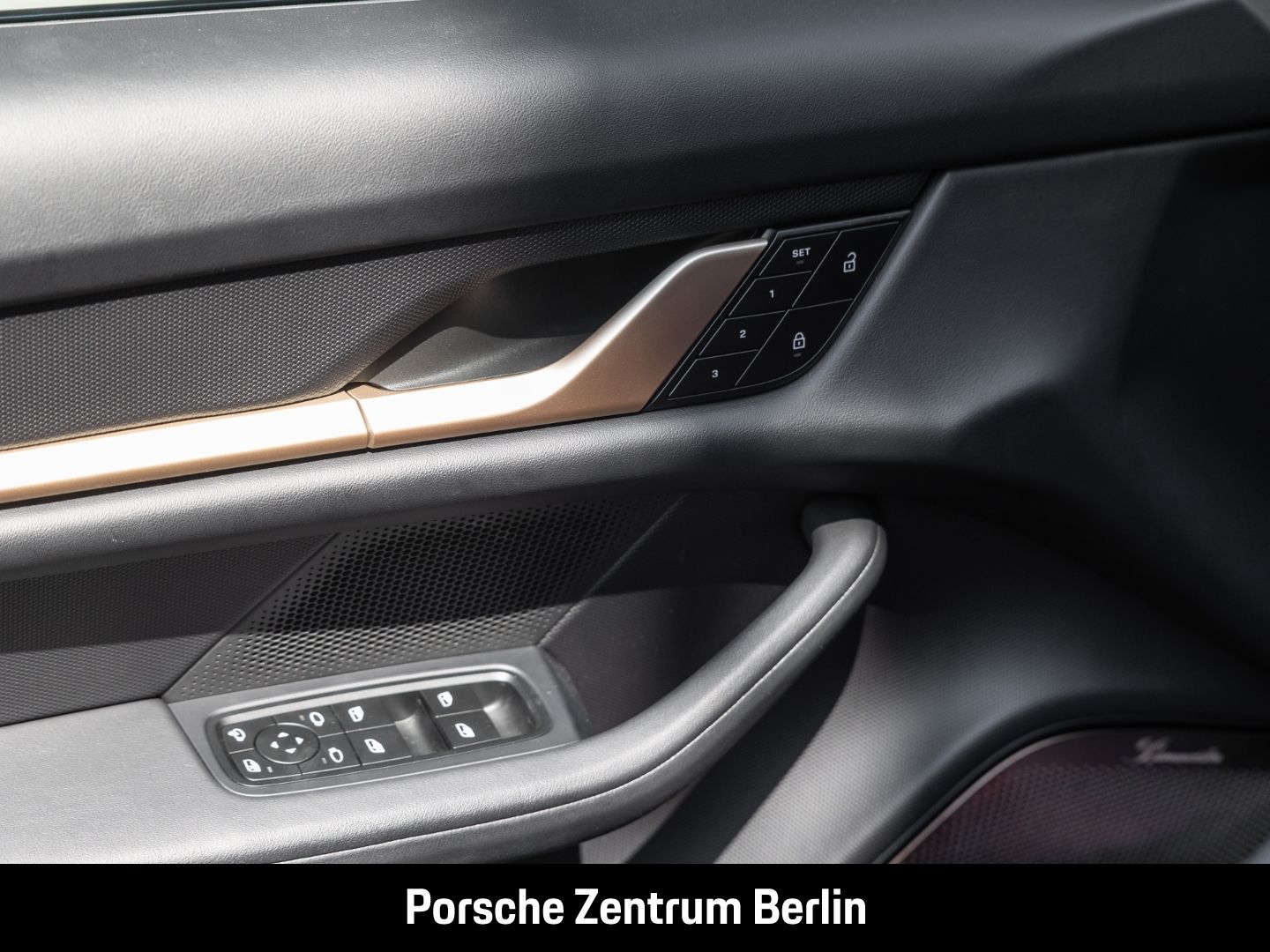 Porsche Taycan 4 Cross Turismo Panoramadach InnoDrive