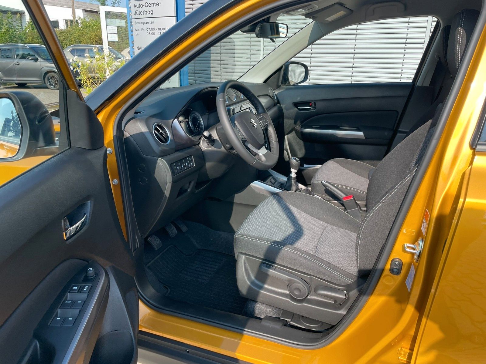 Suzuki Vitara 1.5 Hybrid Comfort - Samsaru's Car Outlet