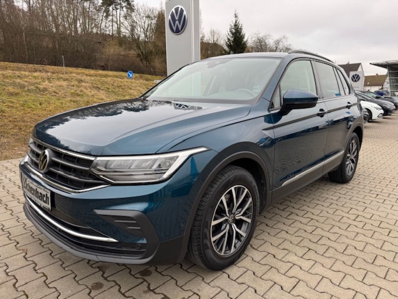 Volkswagen Tiguan Life 1.5 TSI - Samsaru's Car Outlet