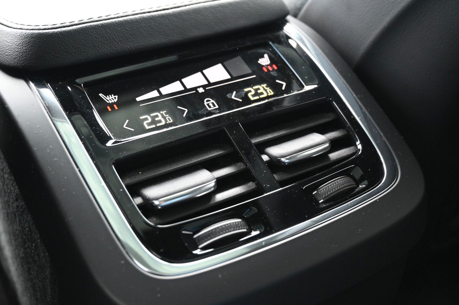 Volvo XC90 B5D AWD Inscription*LUFT*STDHZG*360*AHK*ACC