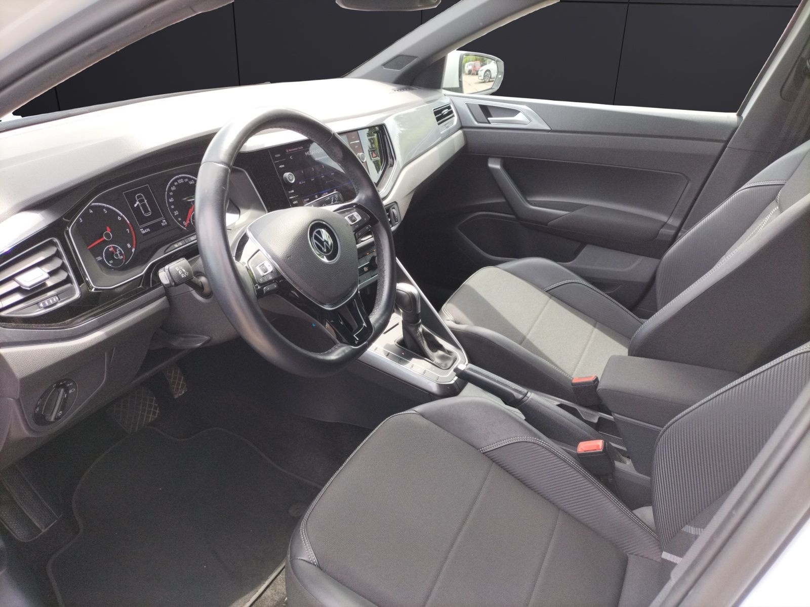 Volkswagen Polo VI Highline TSI DSG - Samsaru's Car Outlet