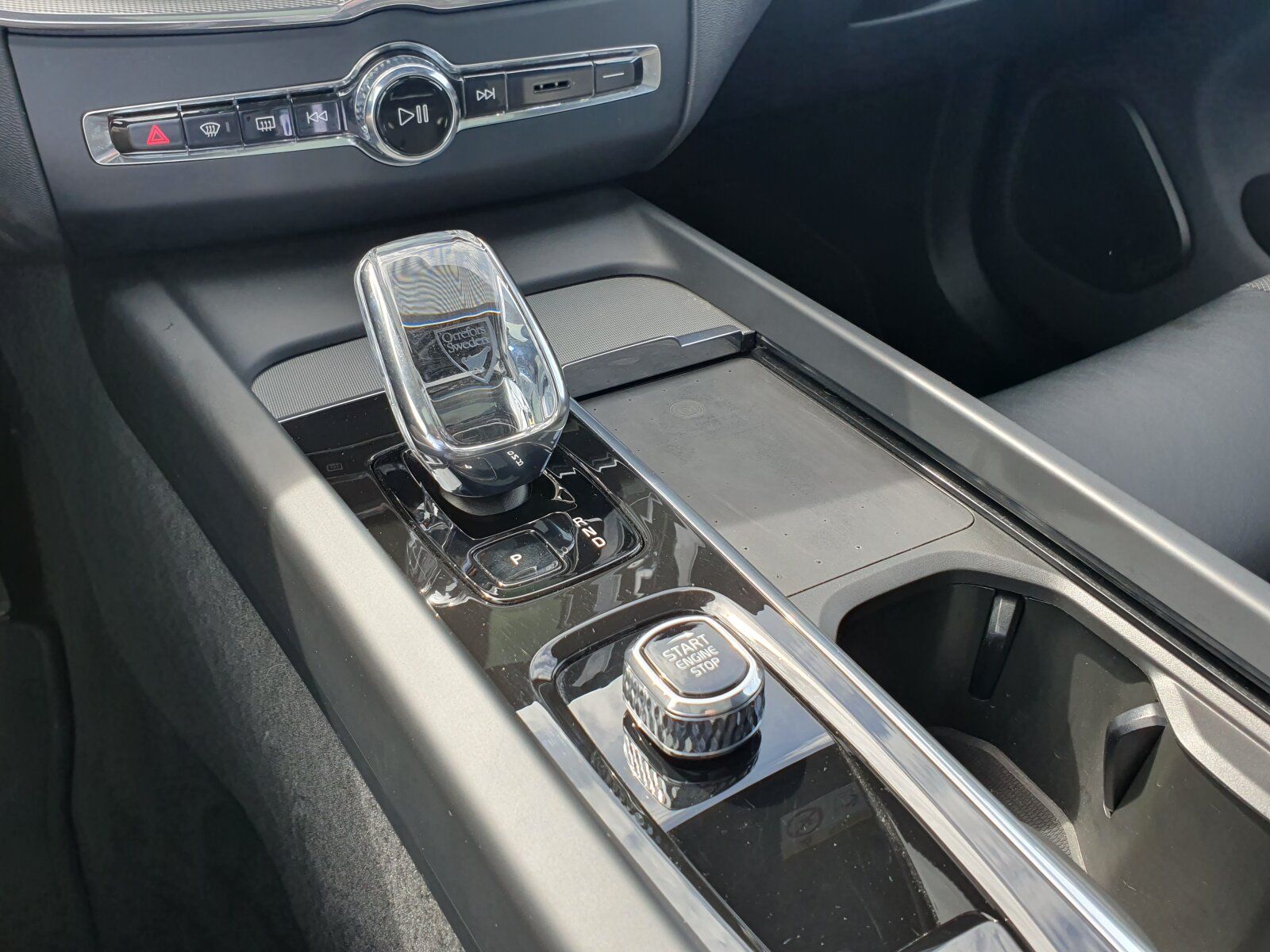 Volvo XC60 Recharge T6 R-Design PANO|