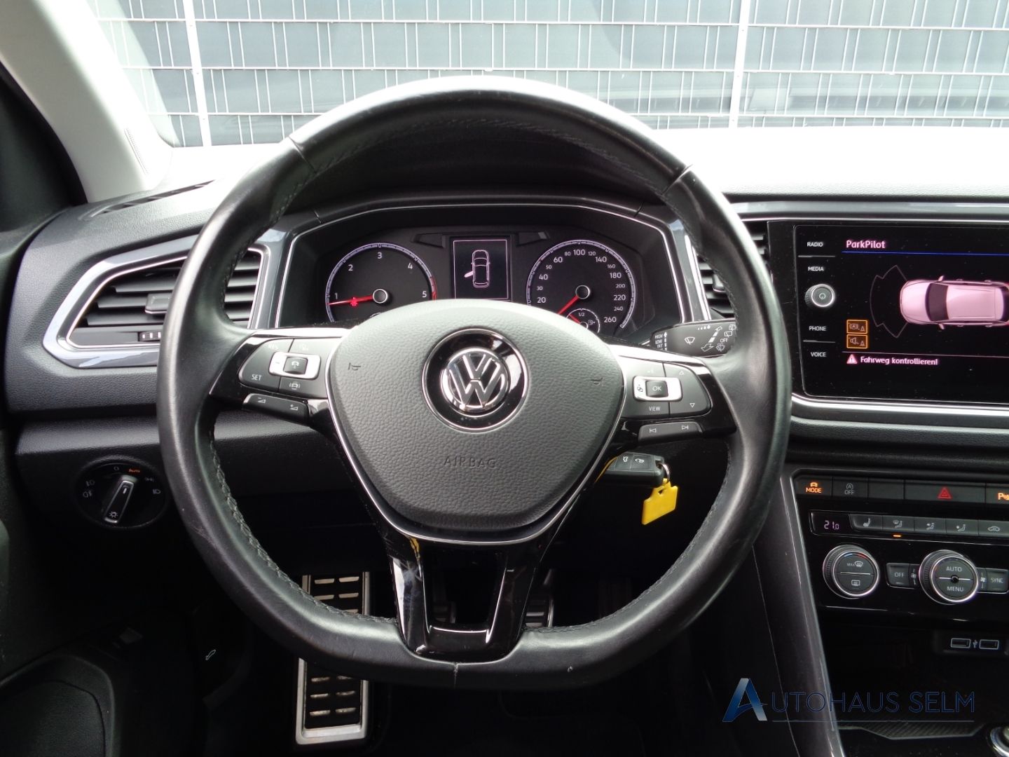 Volkswagen T-Roc 1.6 TDI IQ.DRIVE - Samsaru's Car Outlet