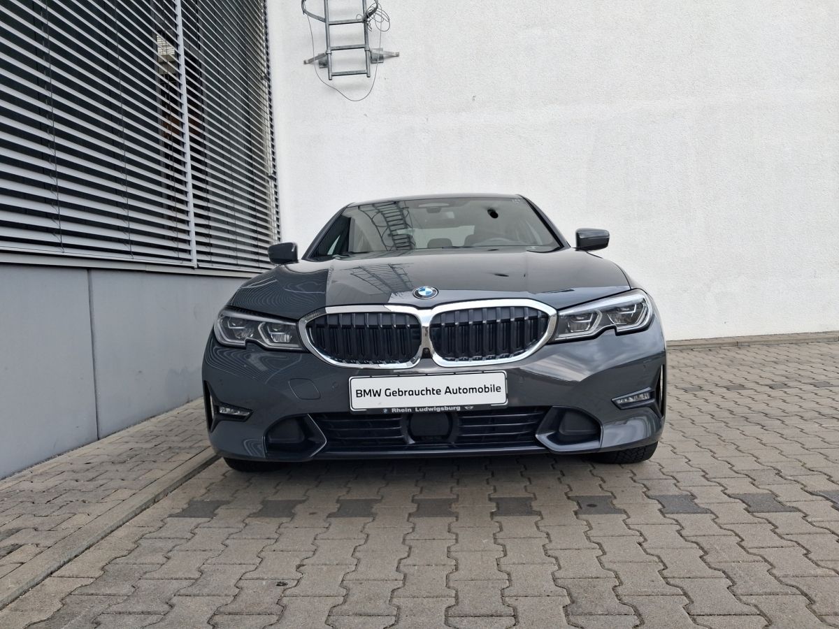 BMW 330e Lim Sport Line - Samsaru's Car Outlet