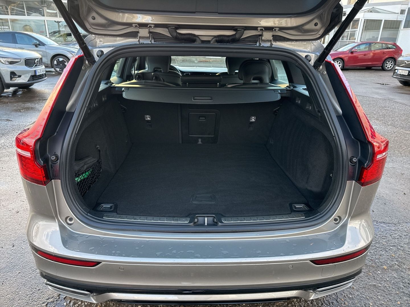 Volvo V60 Recharge T6 R Design Kombi Plug-In Hybrid AW