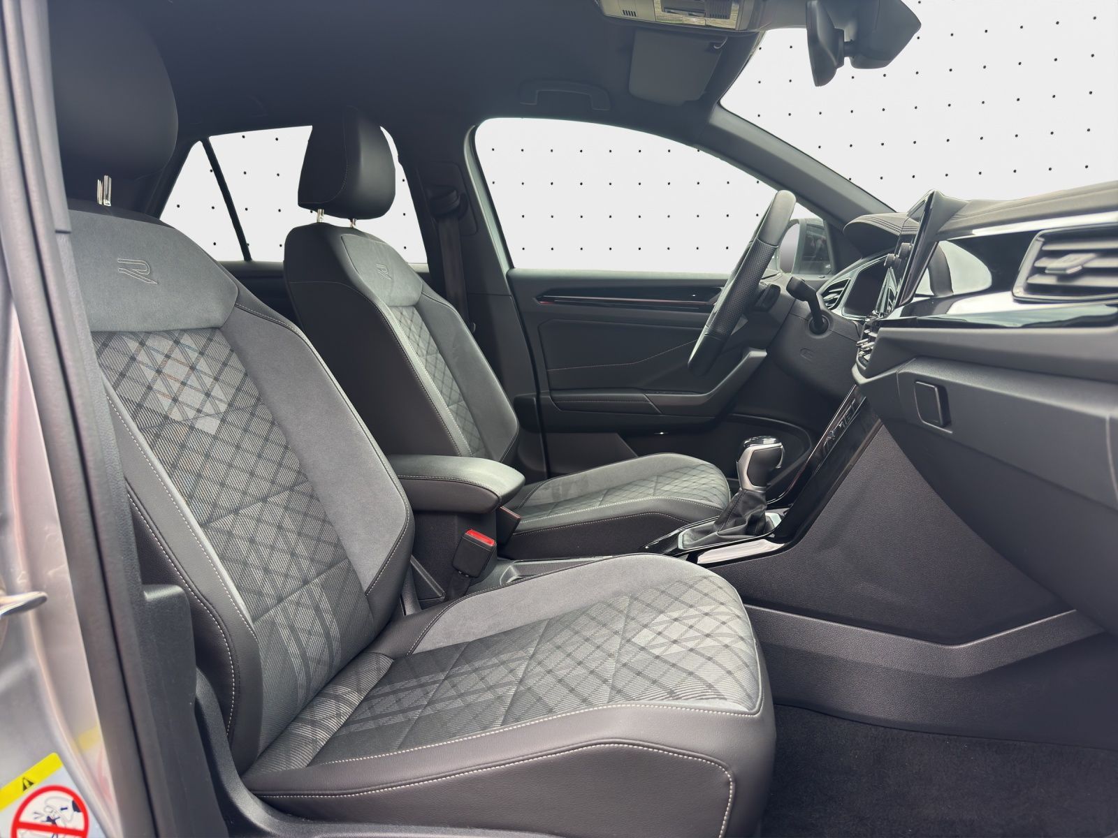 Volkswagen T-Roc R-Line 1.5 TSI - Samsaru's Car Outlet