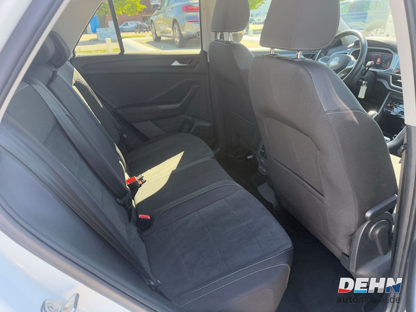 Volkswagen T-Roc 1.0 TSI Style Plus - Samsaru's Car Outlet