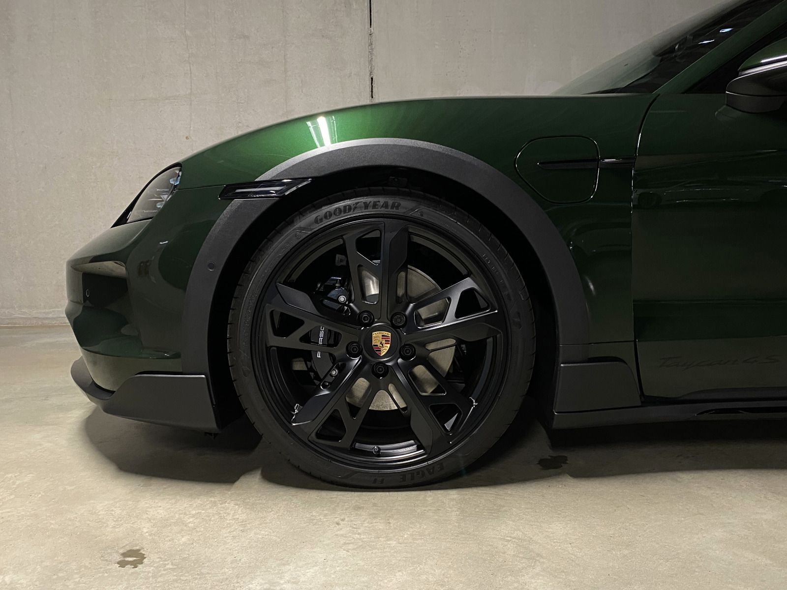 Porsche Taycan 4S Cross Turismo | Hinterachslenkung |
