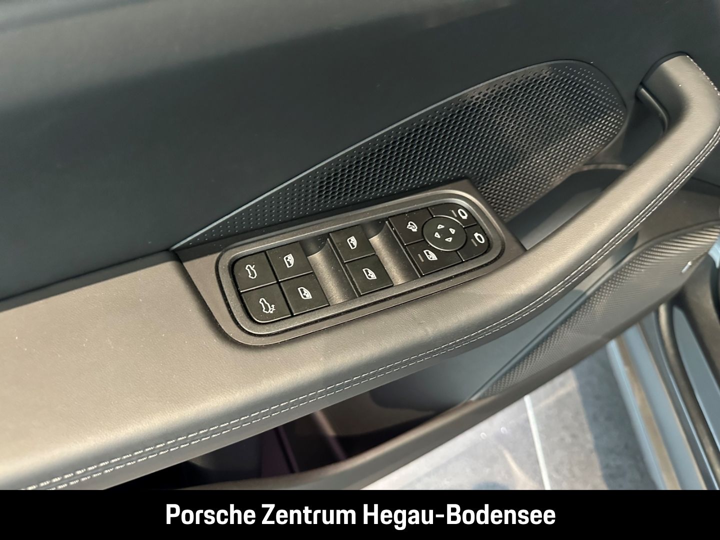 Porsche Macan Turbo/Electric Sport/Hinterachslenkung/Mat