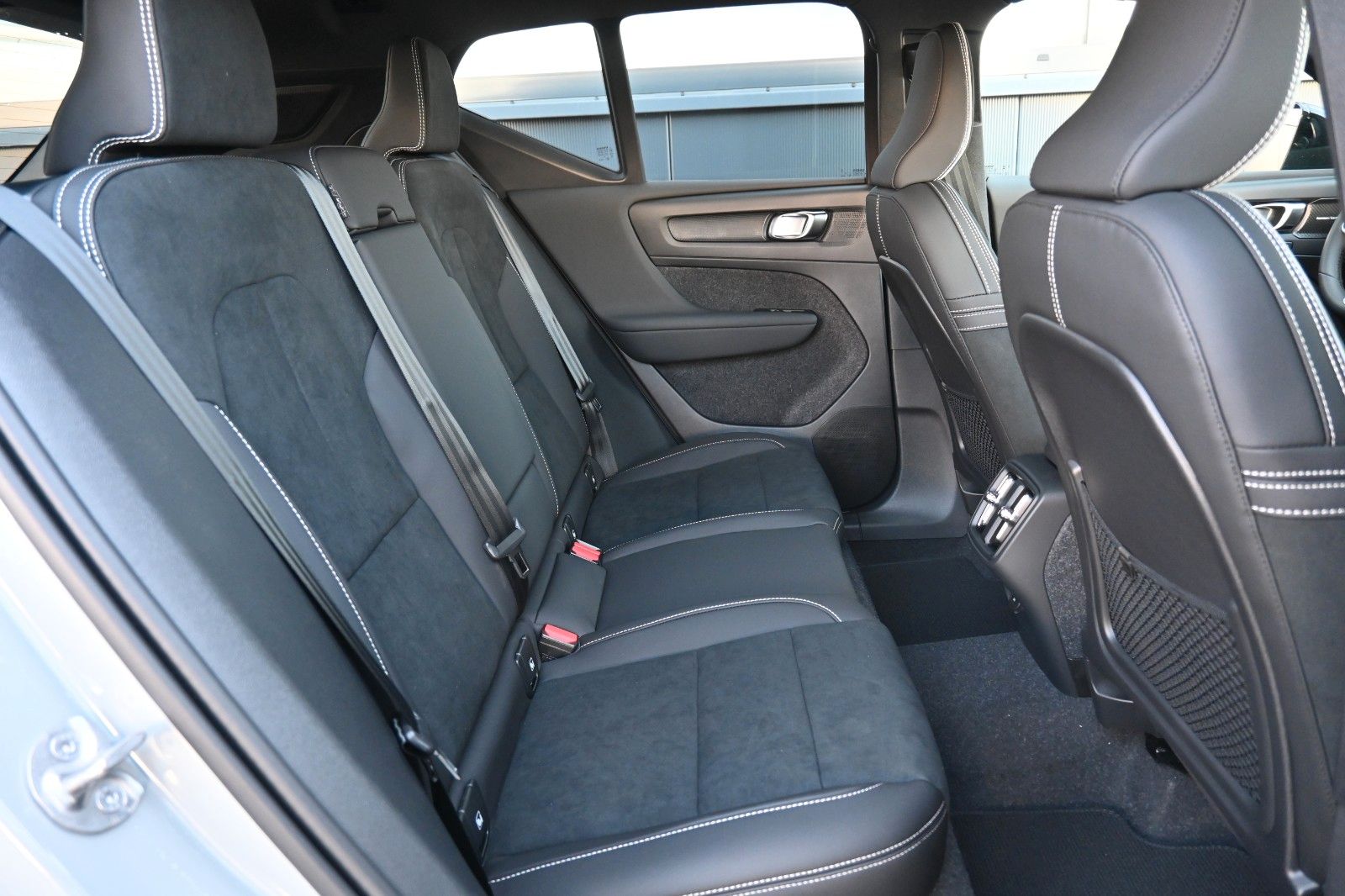 Volvo XC40 B4 DKG Plus Dark*FSHZG*360°*ACC*AHK