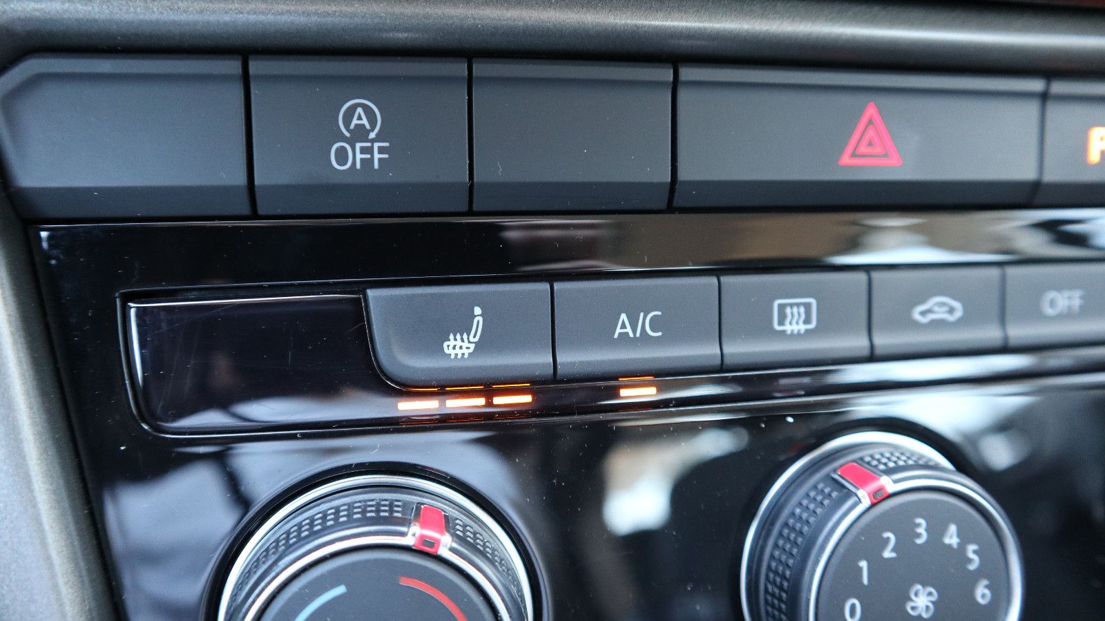 Volkswagen T-Roc Style 2.0 TDI - Samsaru's Car Outlet