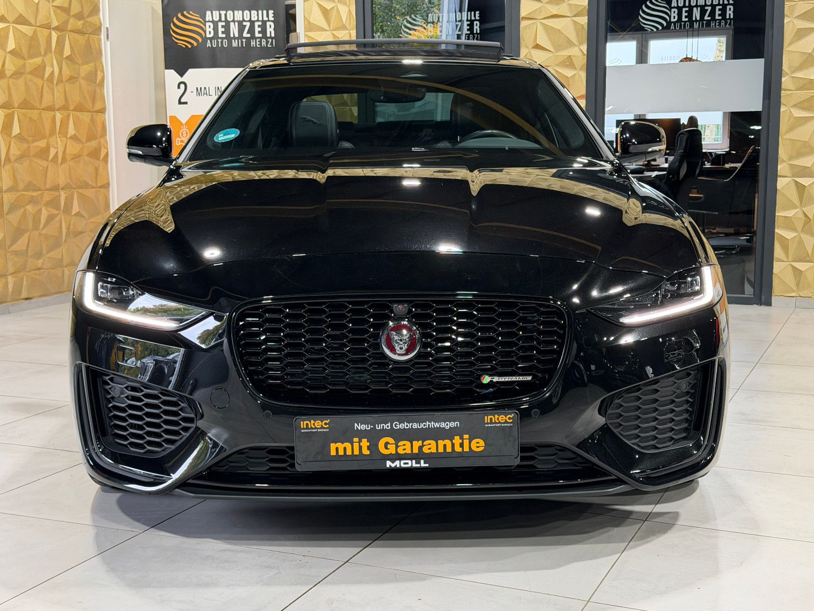 Jaguar XE R-Dynamic Black/PANO/360''KAM/MERIDIAN/LED