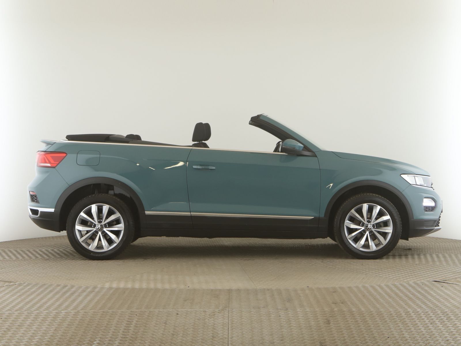 Volkswagen T-Roc 1.0 TSI Style - Samsaru's Car Outlet