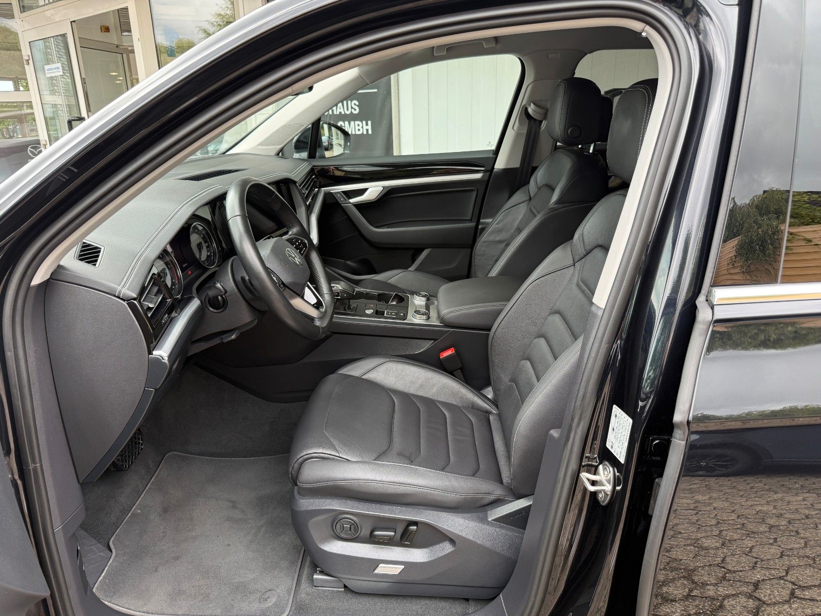Volkswagen Touareg Elegance 4Motion TDI - Samsaru's Car Outlet