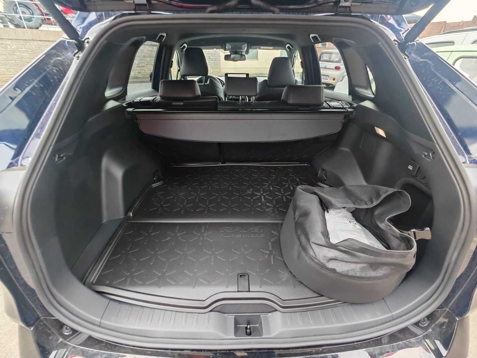 Toyota RAV 4 Plug-in Hybrid 4x4 Teamplayer Neu