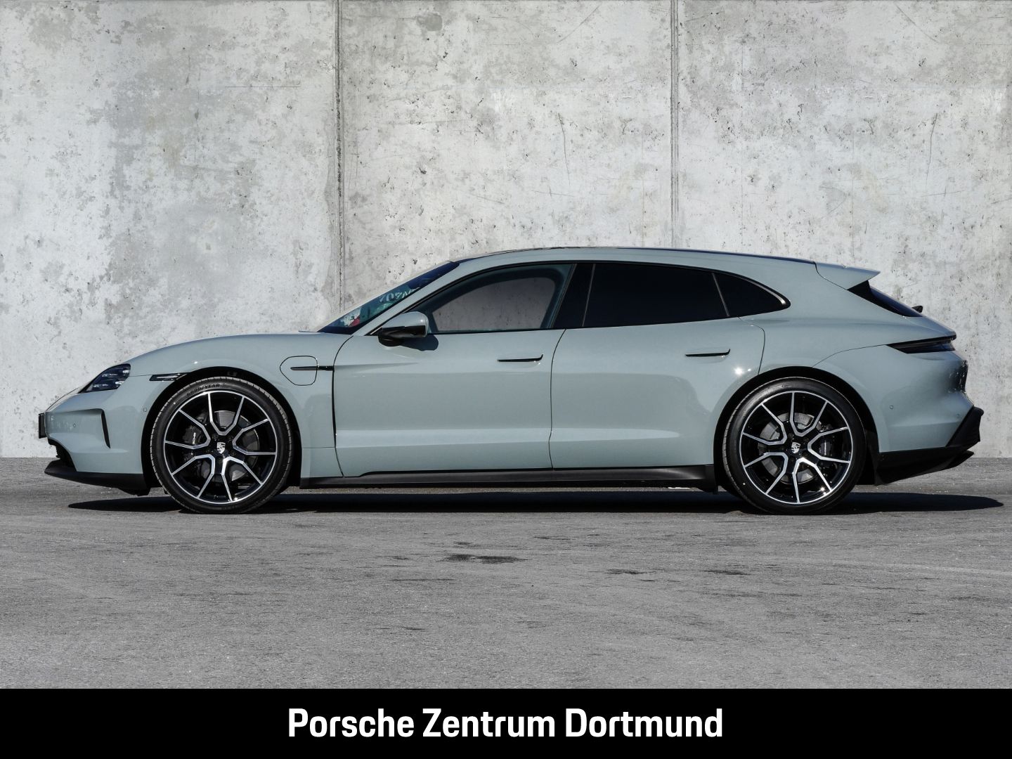 Porsche Taycan Sport Turismo Surround View  Panoramadach