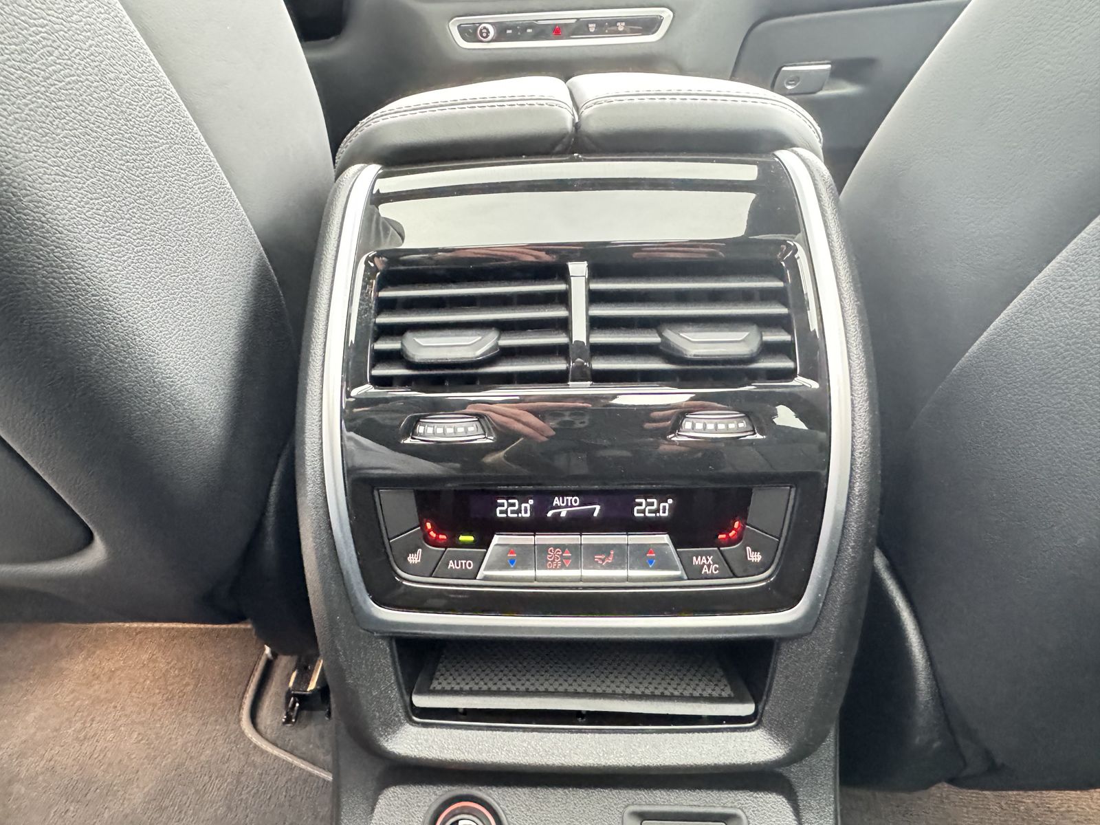 BMW X7 xDrive40i M Sport AHK P-SKY 6-Sitze StHzg h&k
