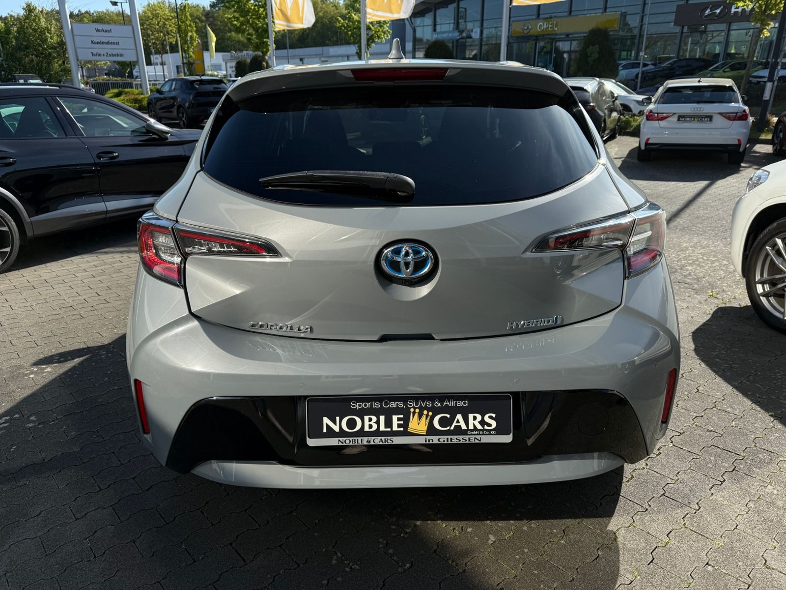 Toyota Corolla 1.8 Hybrid Team D - Samsaru's Car Outlet