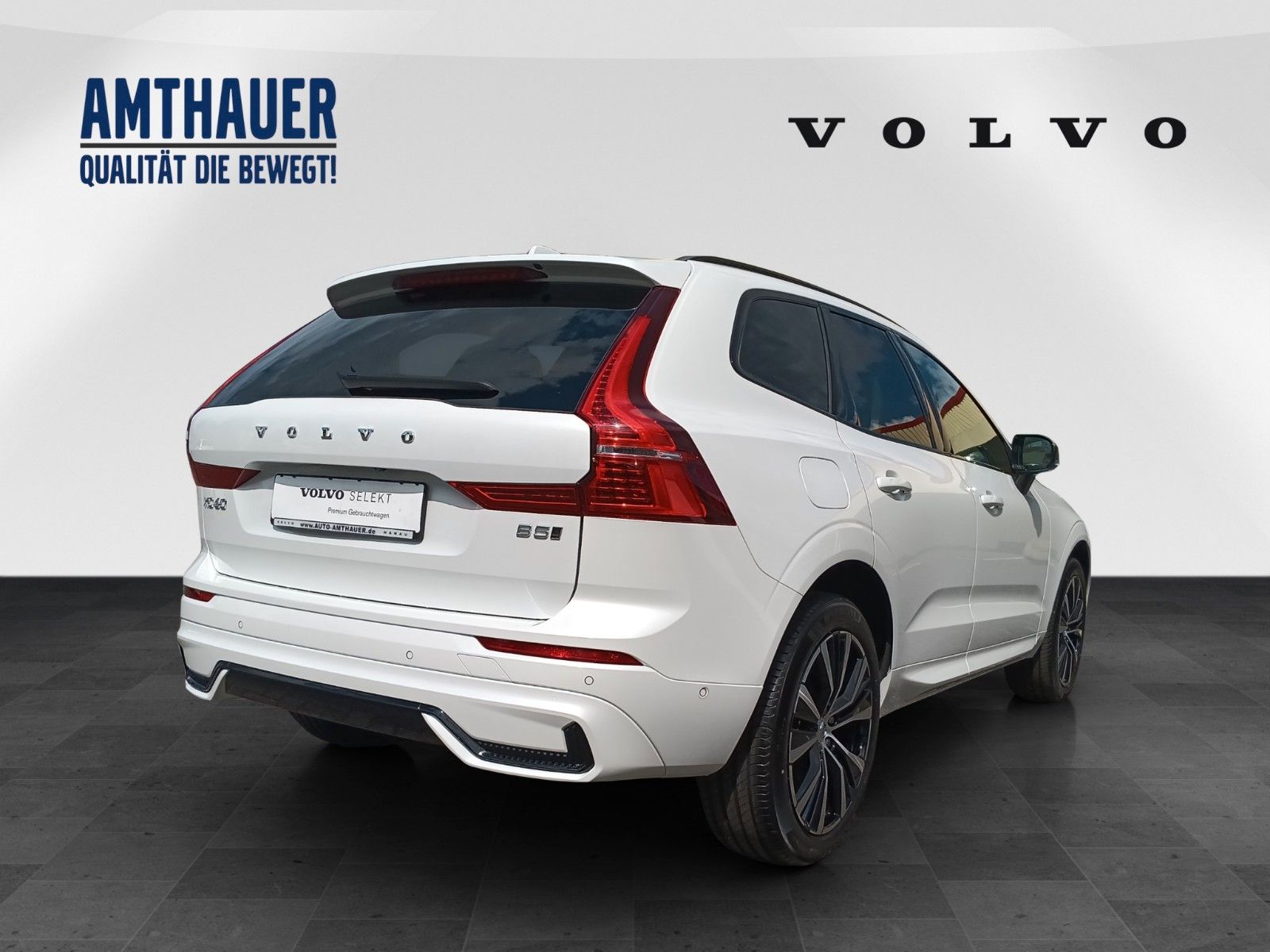 Volvo XC60 B5 AWD Plus Dark - Samsaru's Car Outlet