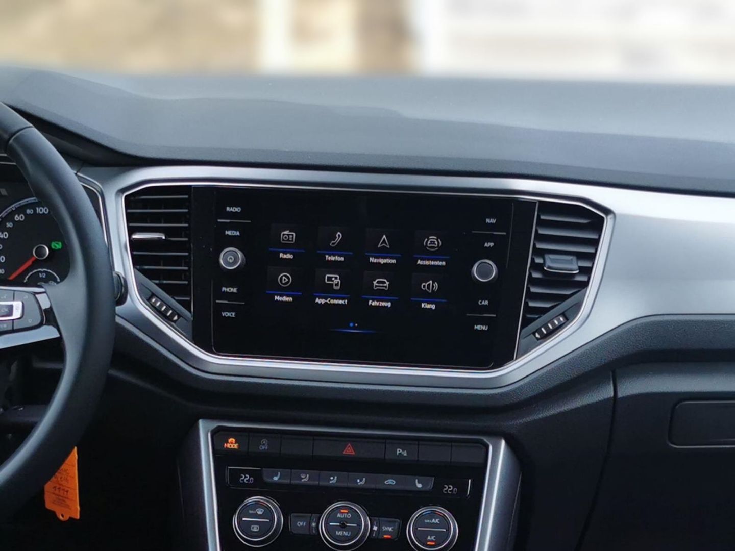 Volkswagen T-Roc Active 1.5 TSI DSG - Samsaru's Car Outlet