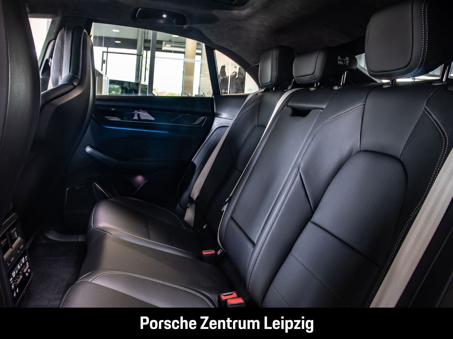 Porsche Macan Turbo Burmester InnoDrive AR-HeadUp