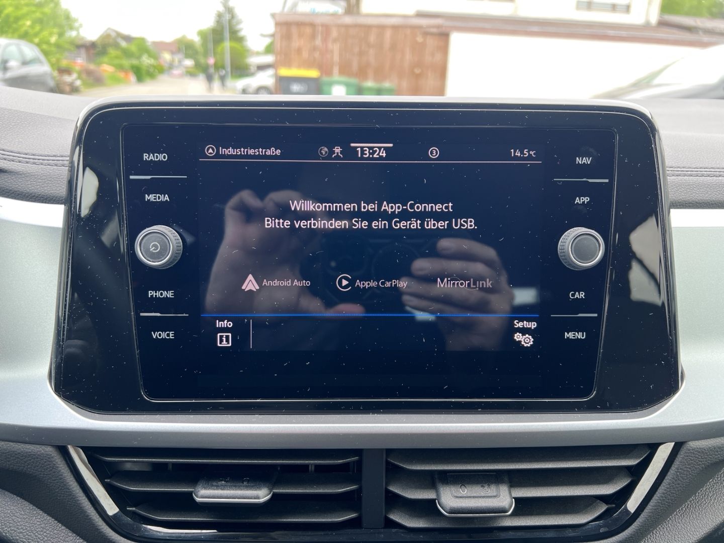 Volkswagen T-Roc 1.0TSI Life - Samsaru's Car Outlet