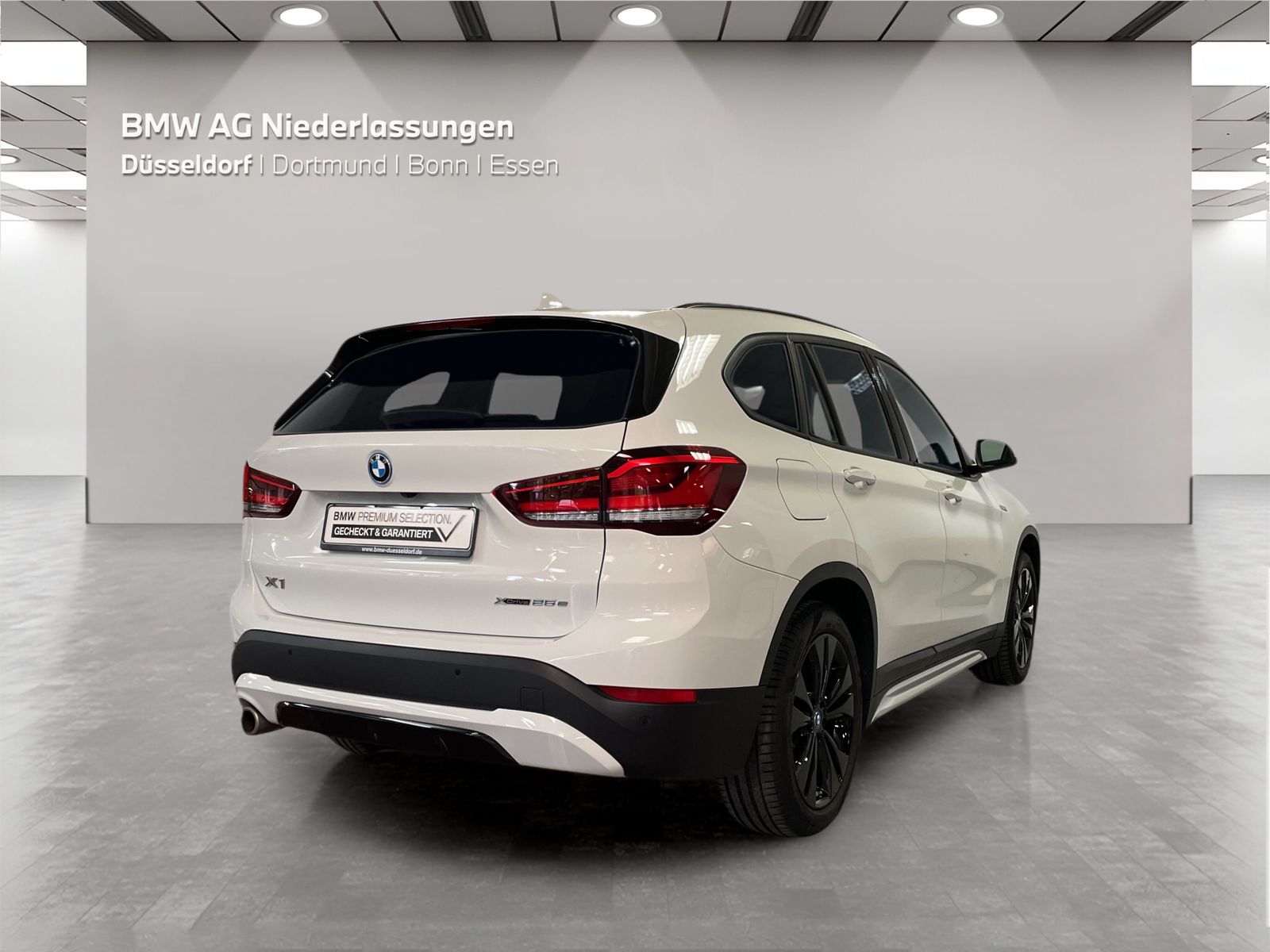 BMW X1 xDrive25e Sport Line - Samsaru's Car Outlet