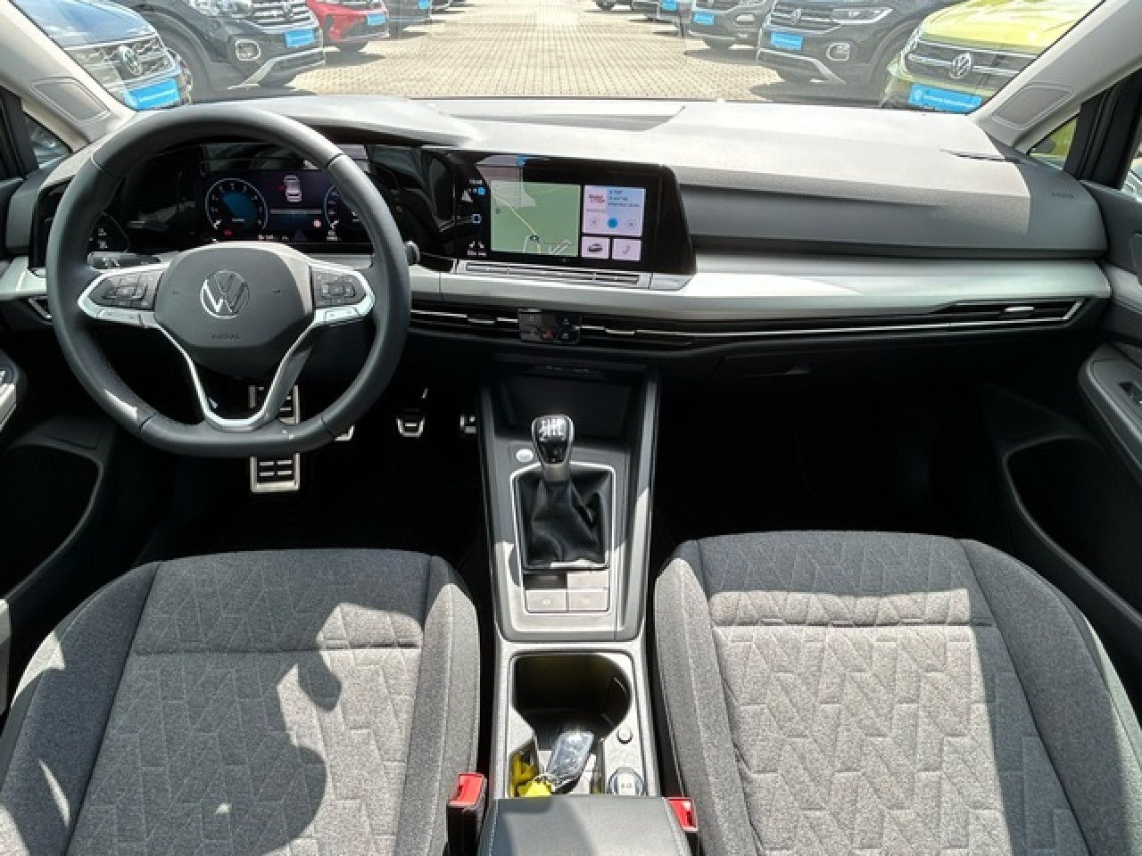 Volkswagen Golf VIII Move 1.5 TSI - Samsaru's Car Outlet