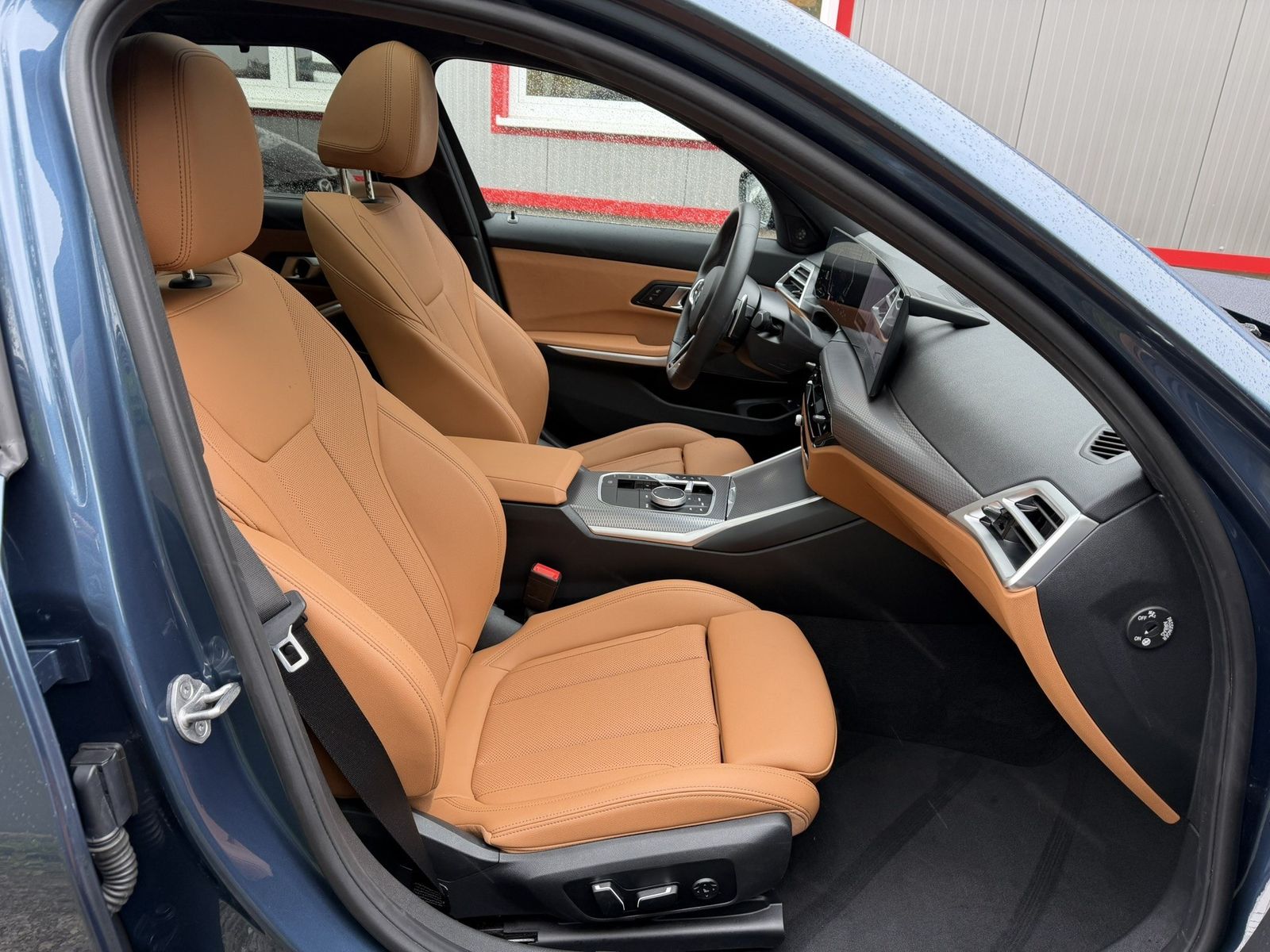 BMW 330e xDrive M Sport AHK Panorama eSitze HeadUp A