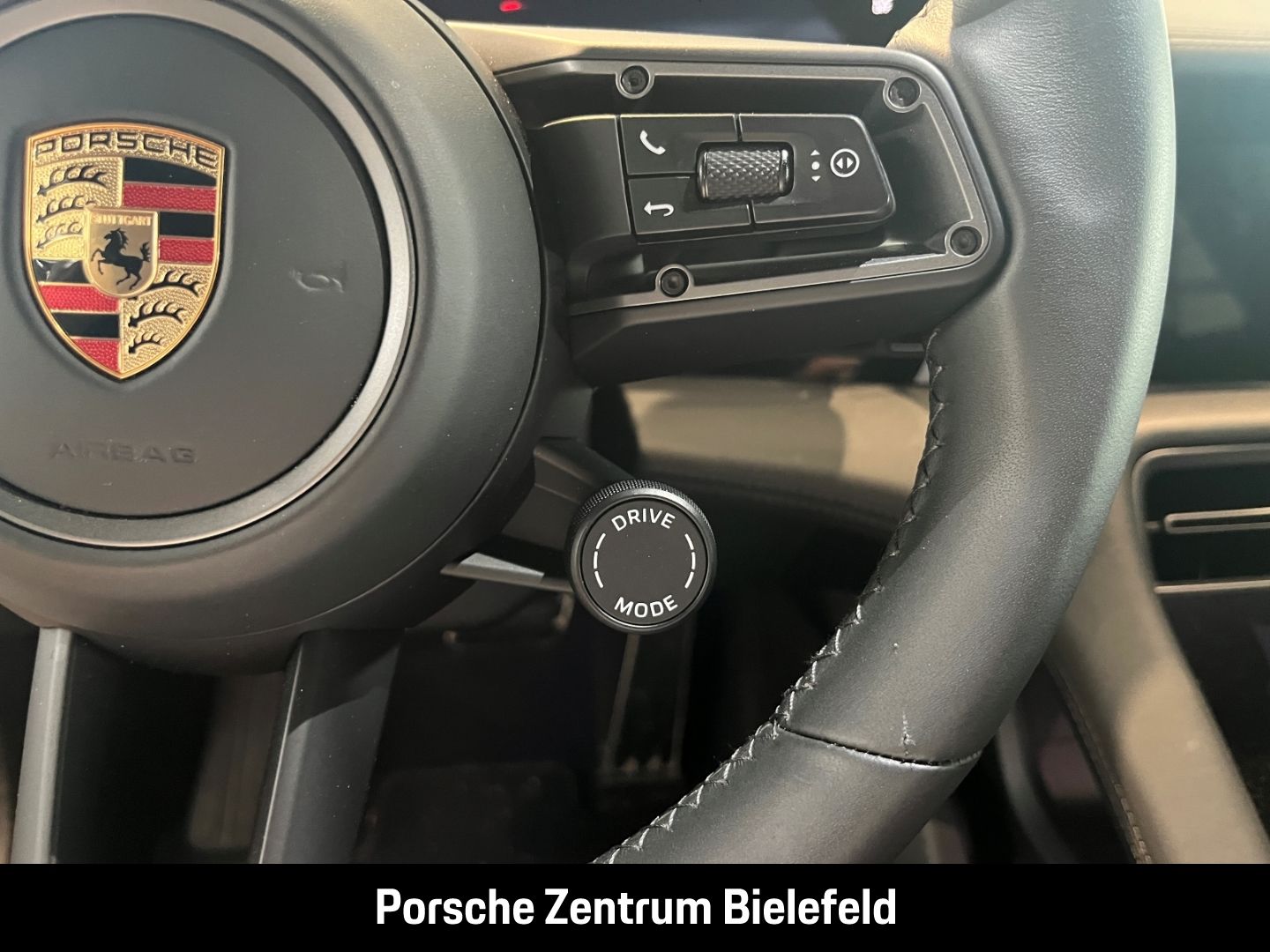 Porsche Taycan Turbo S Cross Turismo Burmester Panorama