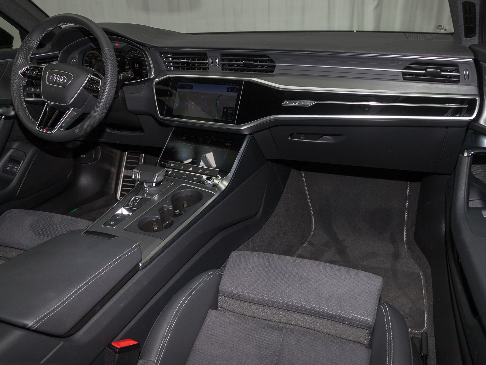 Audi A6 Avant 55 TFSIe Q S LINE - Samsaru's Car Outlet