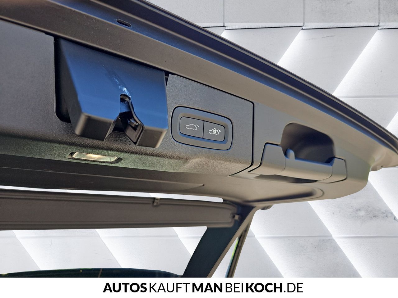 Volvo XC60 T6 Recharge AWD - Samsaru's Car Outlet