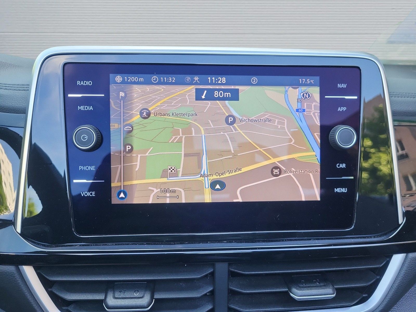 Volkswagen T-Roc 1.5 TSI R-Line - Samsaru's Car Outlet