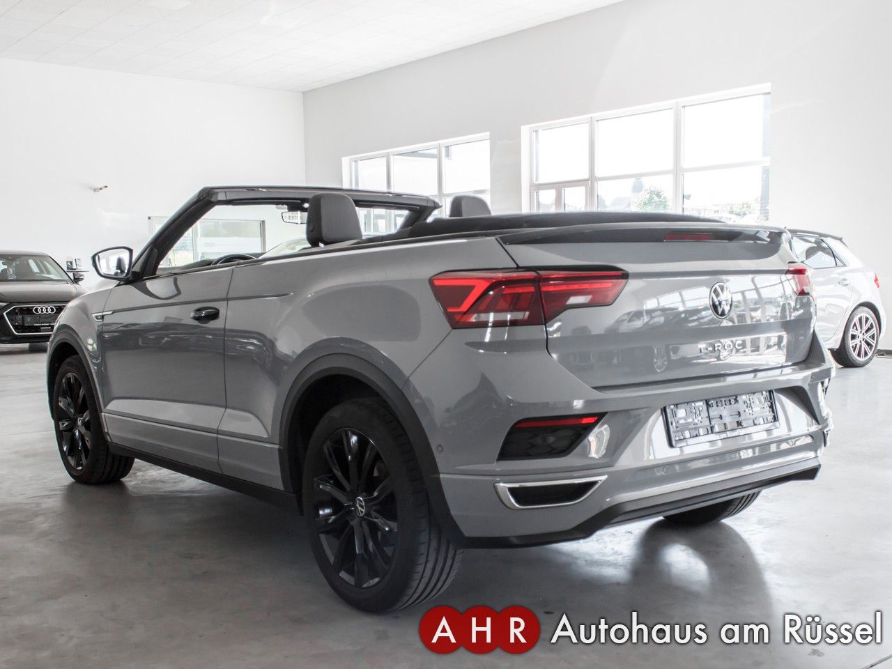 Volkswagen T-Roc R-Line 1.5 TSI - Samsaru's Car Outlet